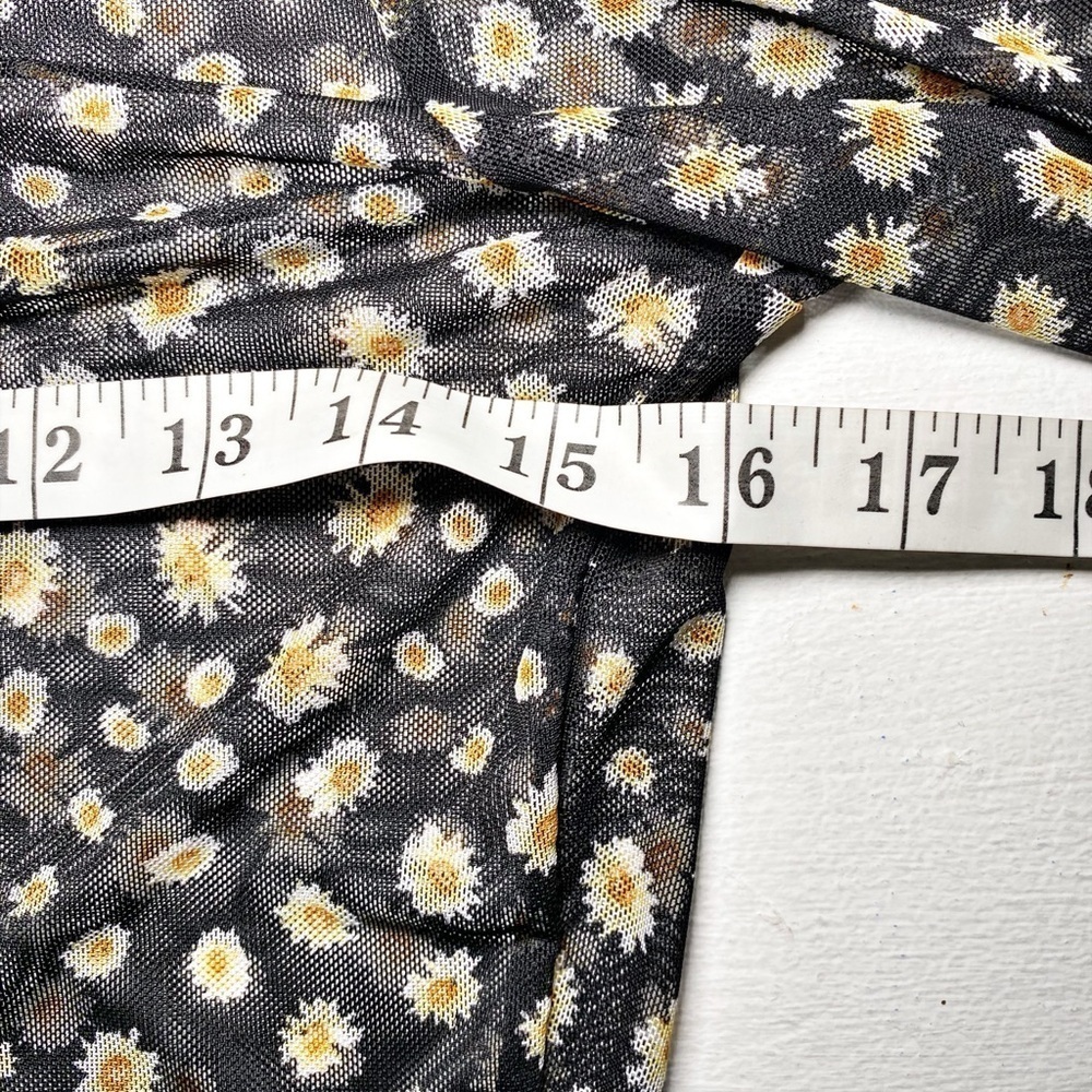 Gaze Knit Mesh Daisy Long Sleeve Crop Top - Picture 9 of 12